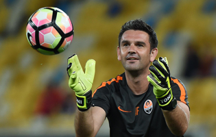 Toni Ferreira celebra campeonato Ucraniano com o Shakhtar e quinze balizas virgens