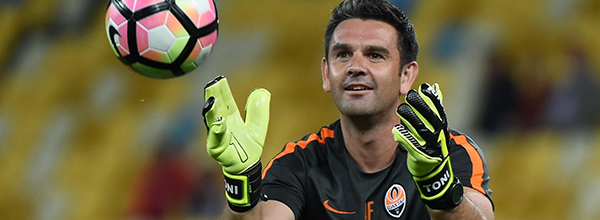 Toni Ferreira celebra campeonato Ucraniano com o Shakhtar e quinze balizas virgens