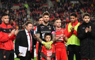 Benoît Costil deixa Rennes após seis anos e 250 jogos de Rouge