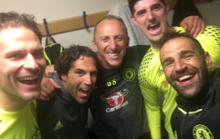 Eduardo Carvalho conquista Premier League e chega à mão cheia de títulos