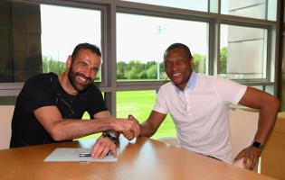 Eduardo Carvalho renova pelo Chelsea FC