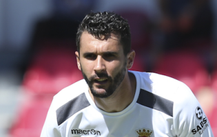 Ivo Gonçalves rescindiu com o FC Penafiel e assinou pelo Académico de Viseu para jogar play-off