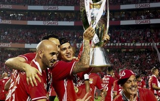 Ederson Moraes, Júlio César e Luís Esteves celebram Primeira Liga com 20 balizas a zero