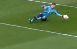 Mário Felgueiras espetacular em defesa de último grito – FC Porto 4-1 FC Paços de Ferreira