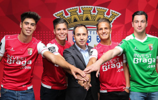 Rogério Santos assina contrato profissional com o SC Braga aos dezoito anos