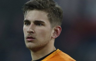 Julian Pollersbeck assina pelo Hamburger SV