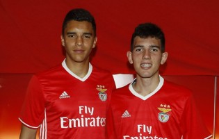 João Monteiro assina contrato com o SL Benfica aos dezasseis anos