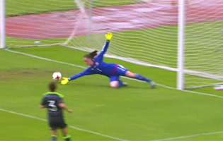 Laura O’Sullivan em plano de destaque – Portugal 1-2 País de Gales