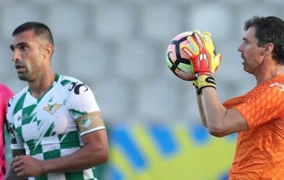 Pedro Taborda estende carreira e assume treino de guarda-redes enquanto joga