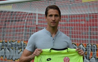 René Adler assina pelo Mainz