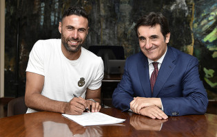 Salvatore Sirigu assina pelo Torino FC