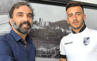 Tiago Martins assina pelo Vitória SC