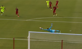 Tim Howard brilha em duas defesas espetaculares num minuto – Estados Unidos 1-1 Venezuela