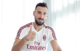 Antonio Donnarumma assina pelo AC Milan