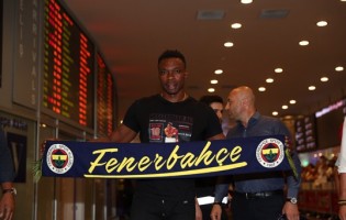 Carlos Kameni assina pelo Fenerbahçe