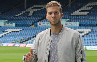 Felix Wiedwald assina pelo Leeds United FC