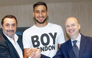 Gianluigi Donnarumma renova pelo AC Milan