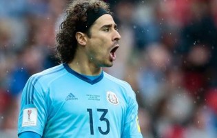 Guillermo Ochoa assina pelo Standard de Liège para ser treinado por Ricardo Manuel Pereira