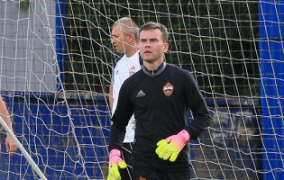 Igor Akinfeev não sofre pela primeira vez em provas da UEFA ao fim de onze anos
