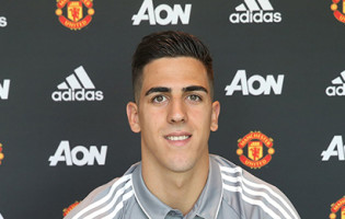 Joel Pereira renova pelo Manchester United FC