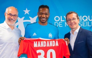 Steve Mandanda regressa ao Olympique de Marseille após uma temporada no Crystal Palace FC