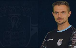 Michal Miskiewicz assina pelo CD Feirense