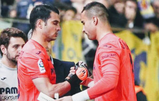 Andrés Fernández lesiona-se com gravidade no joelho – Sergio Asenjo envia mensagem de força