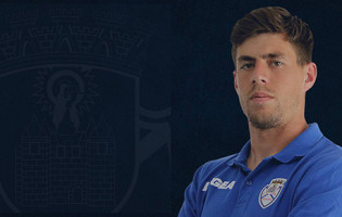Caio Secco assina pelo CD Feirense