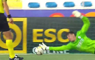 Caio Secco vale pontos em defesas para o espetáculo – GD Chaves 0-2 CD Feirense