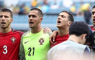 Diogo Costa convocado aos sub-21 com Pedro Silva e Joel Pereira