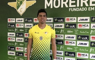 Felipe Garcia assina pelo Moreirense FC