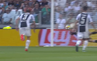 Gianluigi Buffon defende penalti – Juventus FC 3-0 Cagliari