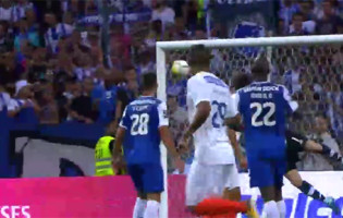 Iker Casillas destaca-se ao fechar baliza em voo vistoso – FC Porto 4-0 Estoril