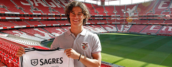 Mile Svilar assina pelo SL Benfica