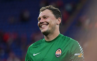 Andriy Pyatov aplica-se em seis defesas no jogo 100 da UEFA – Shakhtar Donestk 2-1 Napoli