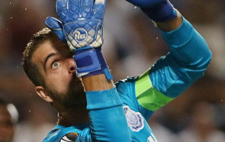 Bruno Vale e Anthony Lopes num duelo Luso de balizas com nove defesas – Apollon 1-1 Lyon