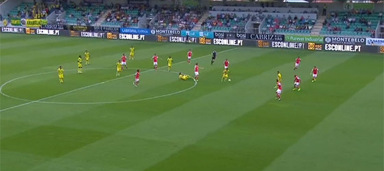 Cláudio Ramos faz assistência em pontapé de baliza antes de erro em golo – CD Tondela 1-2 SC Braga