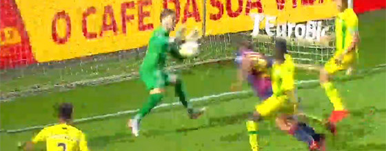 Cláudio Ramos brilha em defesa de último grito – GD Chaves 1-1 CD Tondela