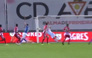 Quim decisivo em defesa vistosa para vitória no regresso à Liga aos 41 anos – CD Aves 2-1 CF Os Belenenses