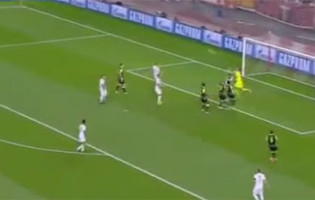 Rui Patrício: interceção aérea termina em golo no Olympiacos 2-3 Sporting CP