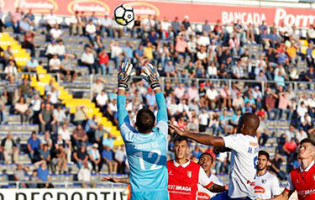 Tiago Sá defende grande penalidade no FC Famalicão 1-1 SC Braga B