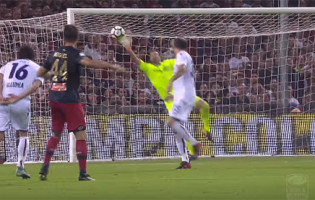 Antonio Mirante rouba golo a Miguel Veloso em defesa espetacular – Genoa FC 0-1 Bologna FC