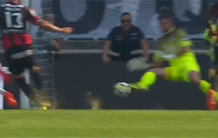 Michal Miskiewicz estreia-se com várias defesas com os pés – Vitória SC 1-1 CD Feirense