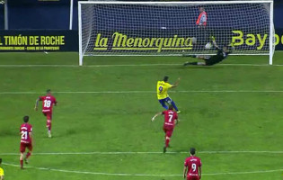 José Antonio Caro e Sergio Herrera defenderam dois penaltis num jogo por Sevilla B e Osasuna