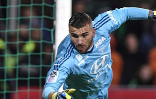 Anthony Lopes não sofre golos pelo Lyon há sete jogos consecutivos