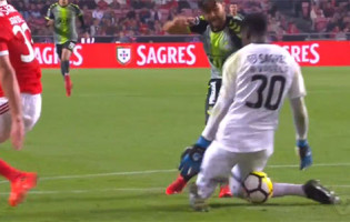 Bruno Varela fecha a baliza em vários momentos – SL Benfica 2-0 Vitória FC