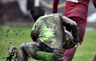 David Dutu: um guarda-redes entre a lama do Propesti Leordeni – Petrolul