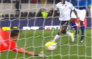 Douglas Jesus regressa com defesa vistosa e saída precipitada – Vitória SC 2-1 CD Feirense