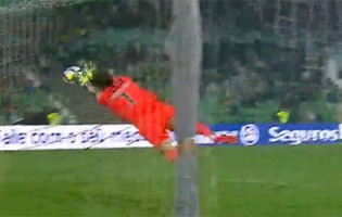 Douglas Jesus ganha três pontos em três defesas – Rio Ave FC 0-1 Vitória SC