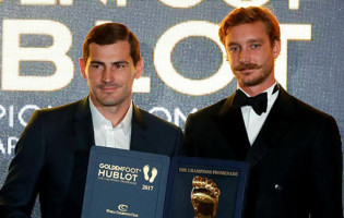 Iker Casillas vence prémio Golden Foot